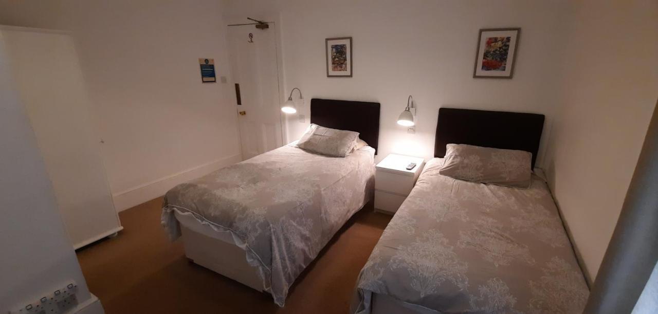 Colebrook Guest House Farnborough  Eksteriør bilde