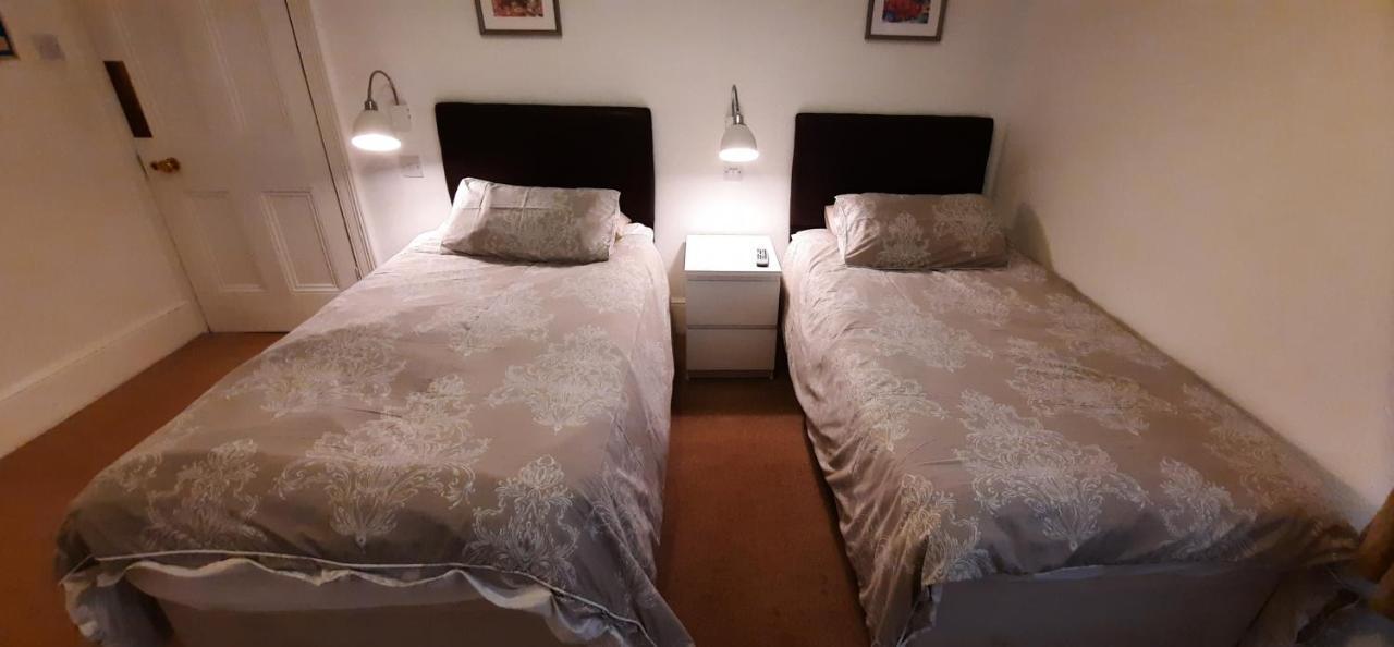 Colebrook Guest House Farnborough  Eksteriør bilde